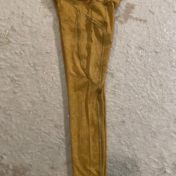 Lululemon Fast and Free High Rise Legging - Picture 3 of 4